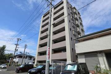 メイツ六番町サウスコートの外観（南東側から）