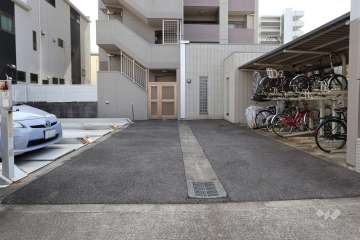 駐車場の出入り口