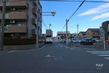 敷地東側の前面道路