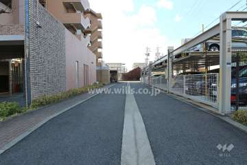 駐車場出入り口・敷地内駐車場（屋外機械式）