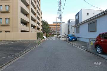 敷地南側の前面道路