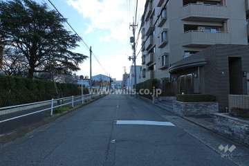 敷地東側の前面道路