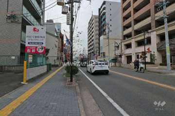 敷地南側の前面道路（東側から）
