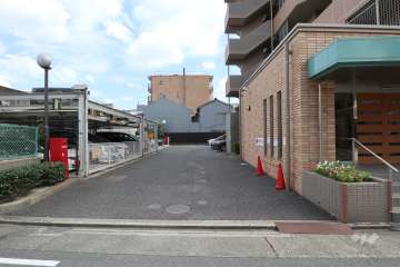 駐車場の出入り口