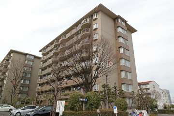 神宮東パークハイツ20号棟の外観（南東側から）