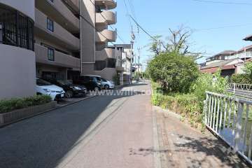 敷地北側の前面道路