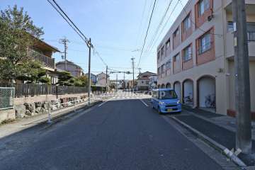 敷地北東側の前面道路