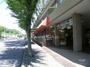 D棟の西側の棟には店舗が入っています
