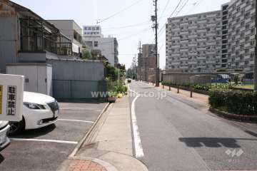 敷地北側の前面道路