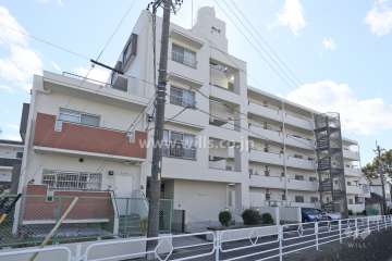 パレス三軒の外観