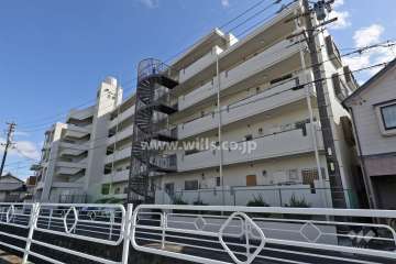 パレス三軒の外観