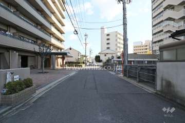 敷地北側の前面道路