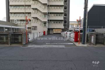駐車場出入り口・敷地内駐車場（屋外機械式）