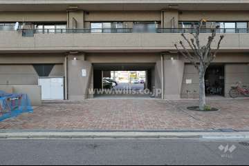 駐車場出入り口