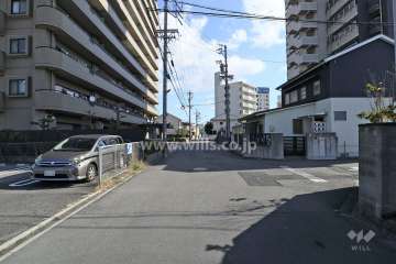 敷地南側の前面道路