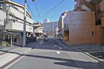 敷地の北西側前面道路