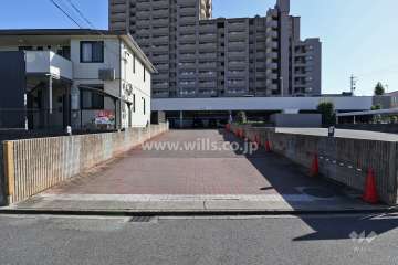 駐車場出入り口