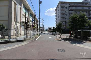 敷地東側の前面道路