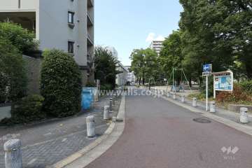 敷地東側の前面道路