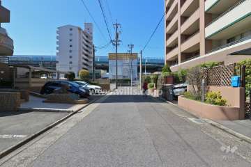 敷地北側の前面道路（東側から）