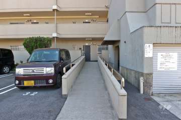 住戸入り口へのアプローチ