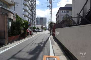 敷地南側の前面道路
