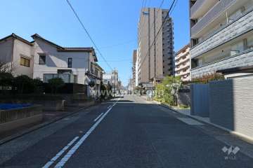 敷地南側の前面道路