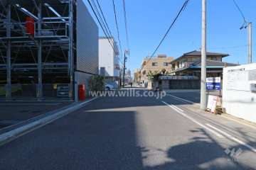 敷地北側の前面道路