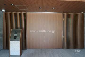 エントランスはオートロック付きです。