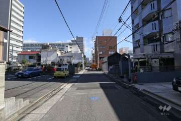 敷地北側の前面道路
