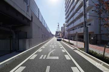 敷地東側の前面道路
