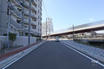 敷地北西側の前面道路