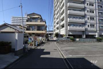 敷地南側の前面道路