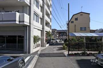 敷地南側の前面道路