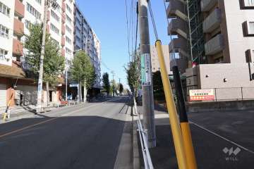 敷地北東側の前面道路