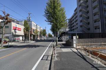 敷地北側の前面道路