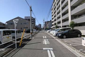 敷地南側の前面道路