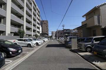 敷地南側の前面道路