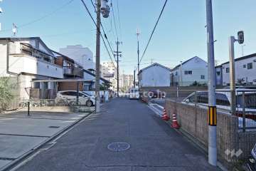 敷地北側の前面道路