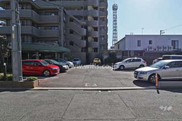 駐車場出入り口・敷地内駐車場（屋外平面式）