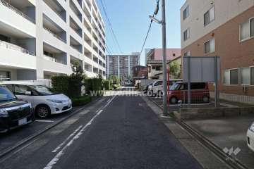 敷地南側の前面道路