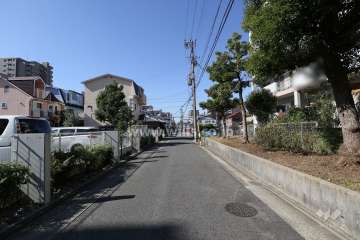 敷地南側の前面道路