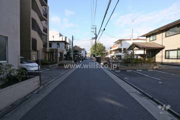 敷地北東側の前面道路