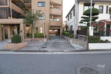 駐車場出入り口