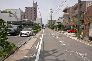 敷地北側の前面道路(東側から)