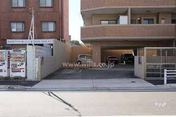 駐車場出入り口・敷地内駐車場（屋内平面式、屋外平面式）