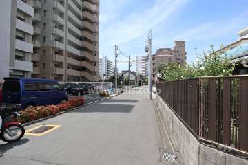 敷地北側の前面道路