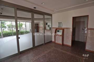 エントランスはオートロック付きです。