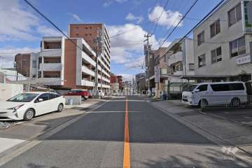 敷地南側の前面道路