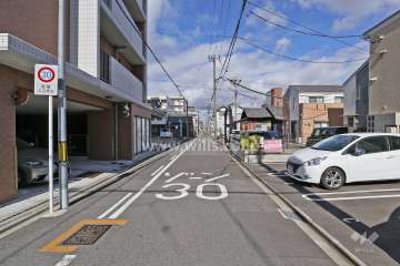 敷地東側の前面道路